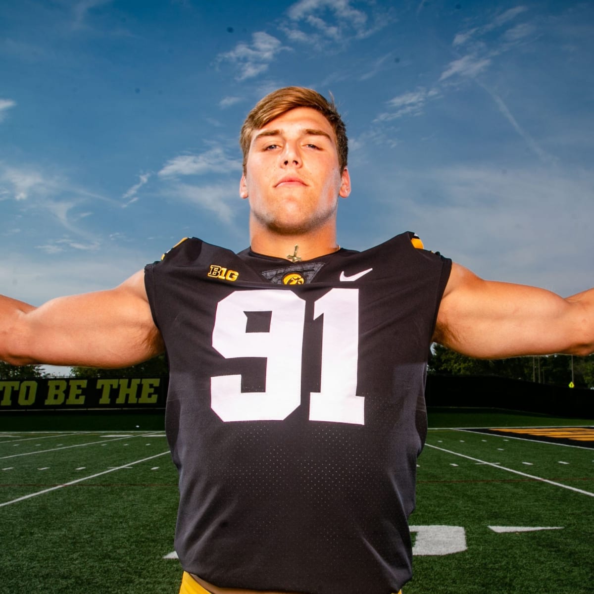 Packers select Iowa LB Lukas Van Ness at No. 13