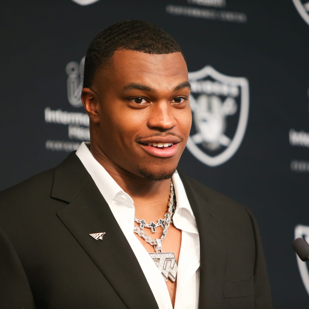 Las Vegas Raiders sign first-round draft pick, defensive end Tyree Wilson