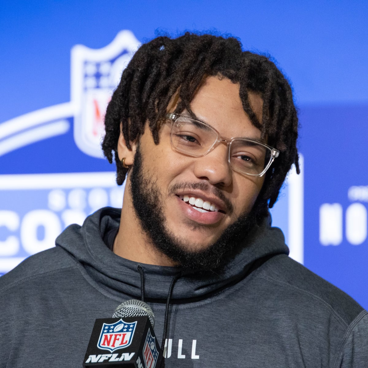 Washington Commanders running back Chris Rodriguez Jr. (23) in the first  half of an NFL football game Sunday, Sept. 17, 2023, in Denver. (AP  Photo/David Zalubowski Stock Photo - Alamy