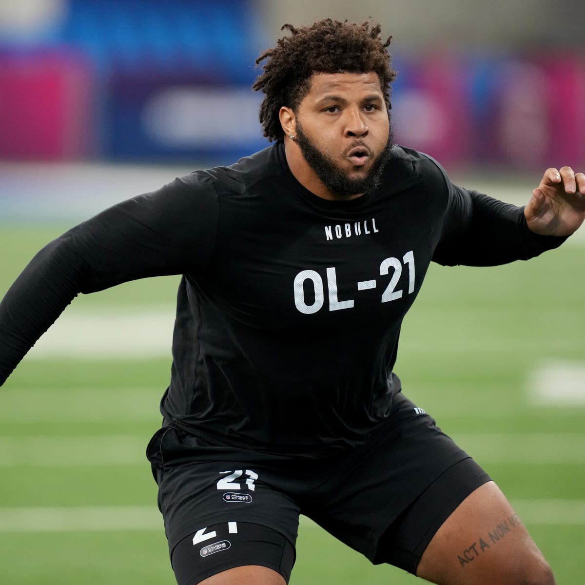 Falcons select OL Jovaughn Gwyn with the No. 225 overall NFL Draft