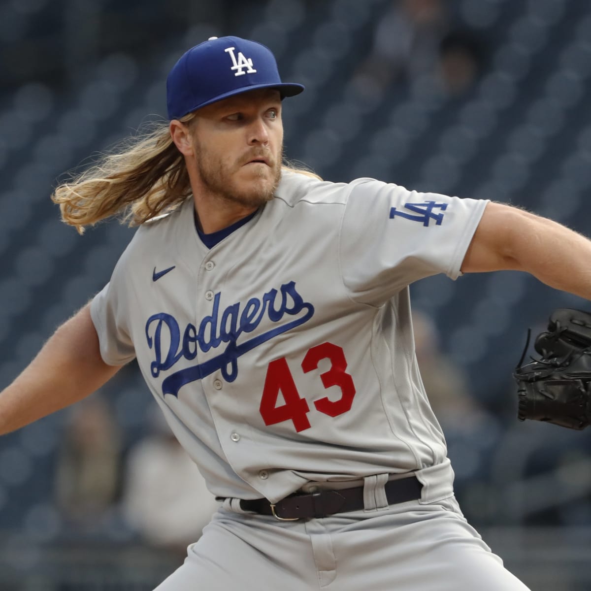 Syndergaard gets 1st Dodgers' win in sweep of Cardinals
