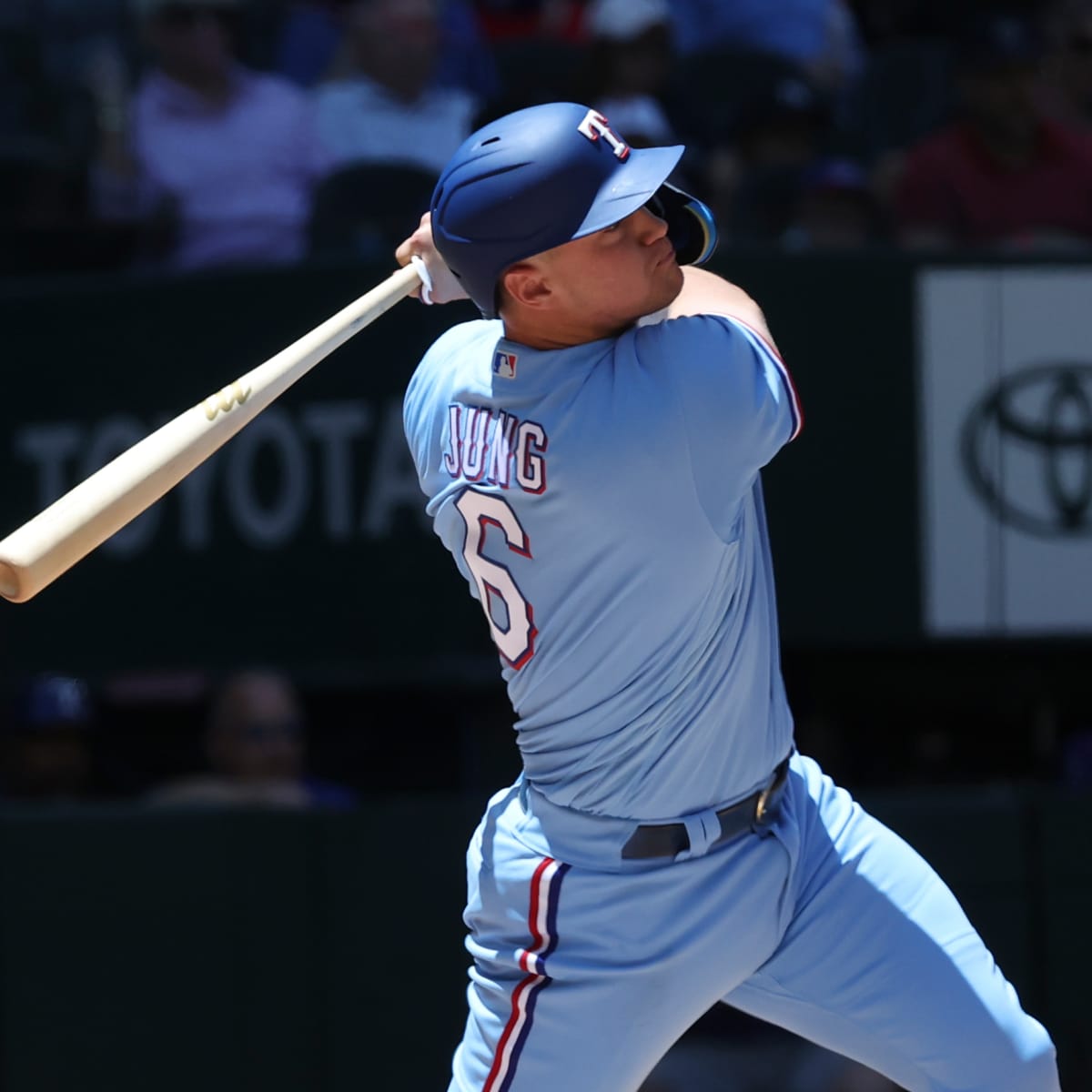 Jung's Grand Slam Sparks Rangers to Rout the Yankees