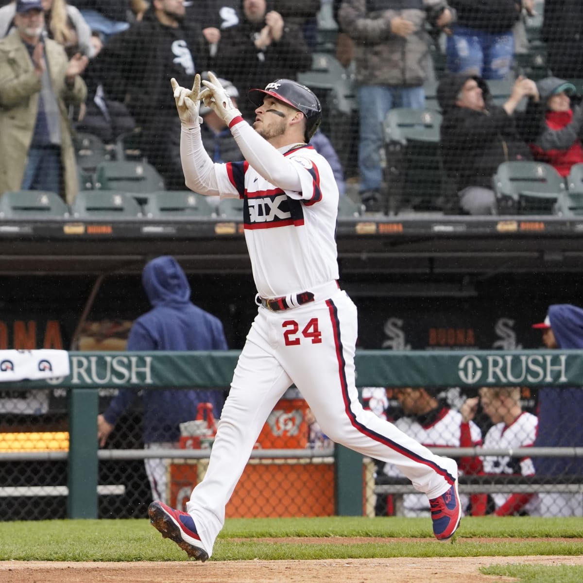 Chicago White Sox snap 10-game skid with 7-run 9th inning