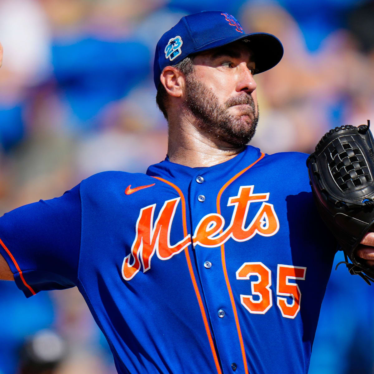 Justin Verlander of the New York Mets in action against the Los