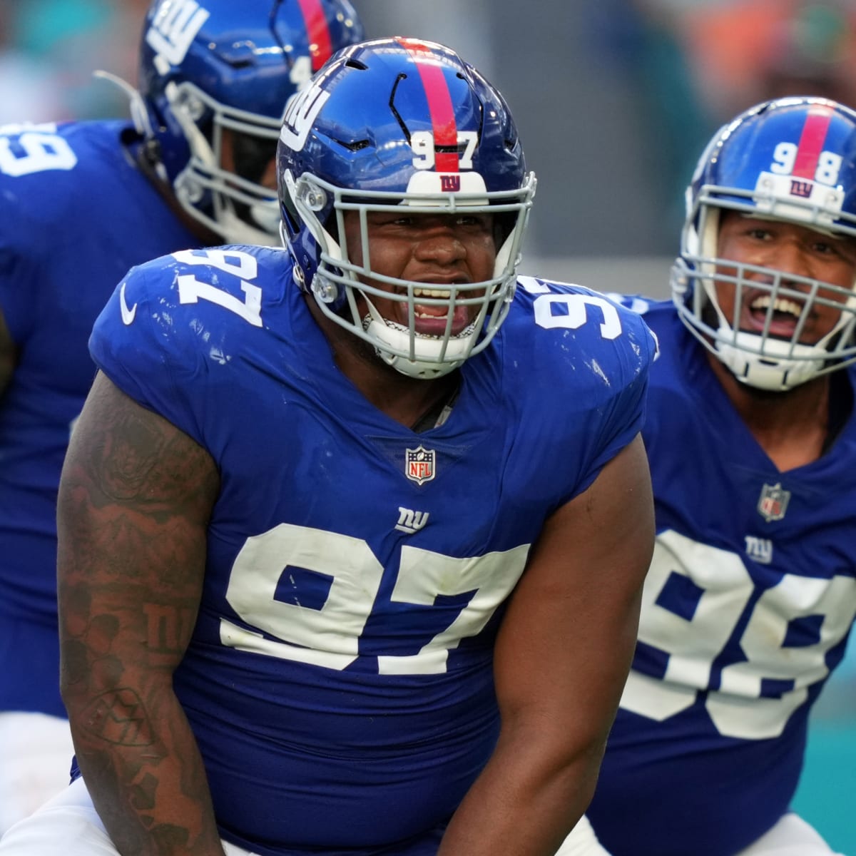 Giants agree to extension with Dexter Lawrence, place him among