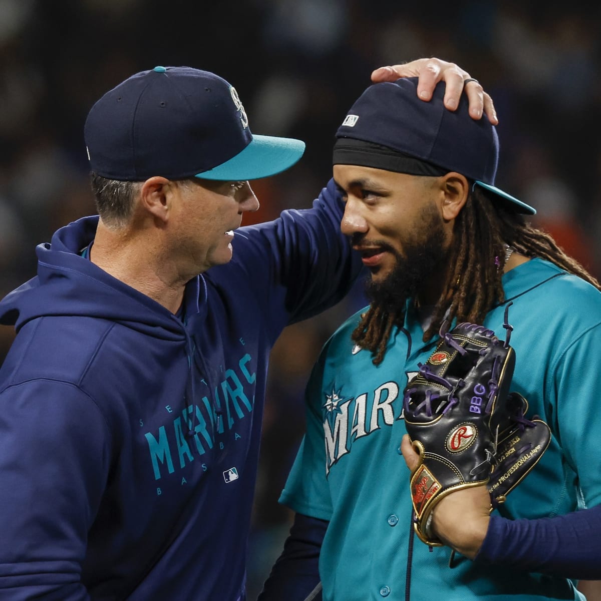 Teoscar Hernandez doubles to finally record first hit with Mariners