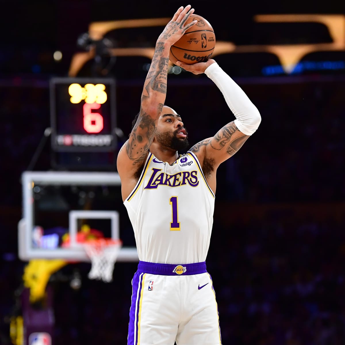 Sporting News NBA on X: Quick jersey swap of what D'Angelo Russell will  look like in a Lakers uni.  / X