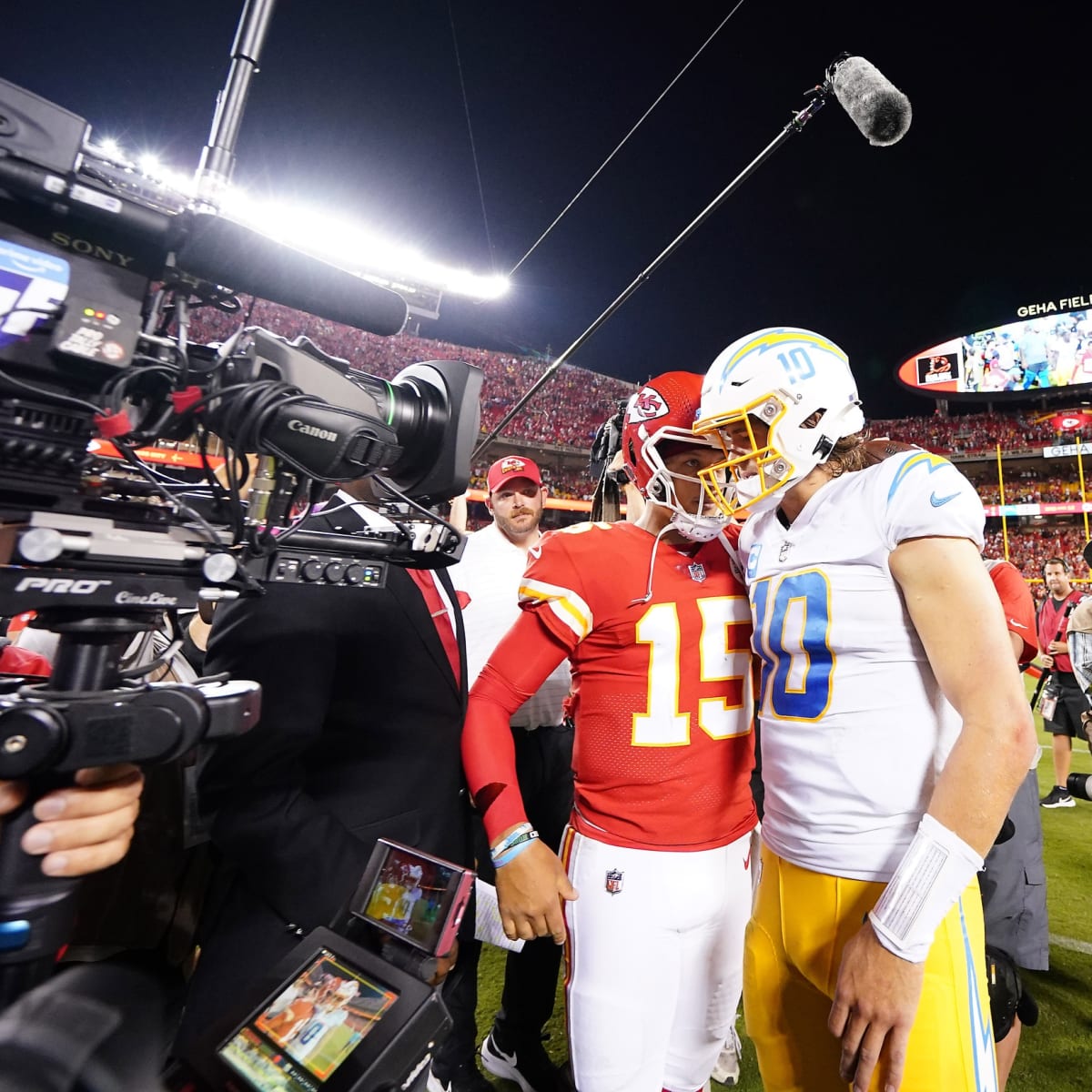 Fans cheer before an NFL football game between the Los Angeles Chargers and  the Kansas City Chiefs Monday, Nov. 18, 2019, in Mexico City. (AP  Photo/Rebecca Blackwell Stock Photo - Alamy