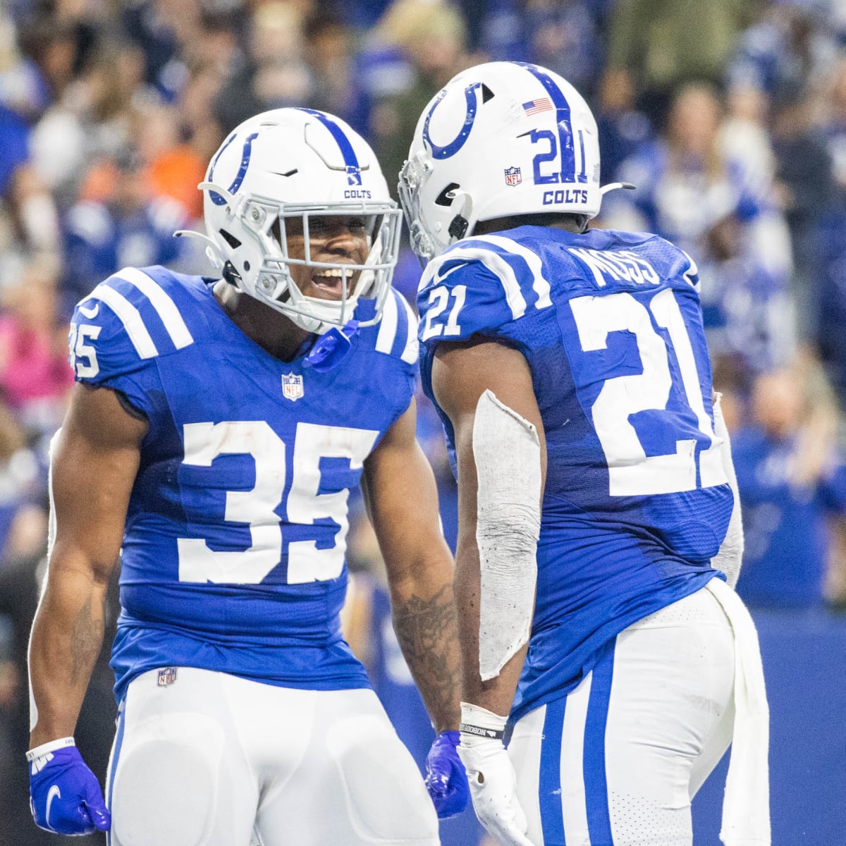 Indianapolis Colts running back Zack Moss (21) makes a catch before an NFL  football game against the Philadelphia Eagles in Indianapolis, Sunday, Nov.  20, 2022. (AP Photo/Darron Cummings Stock Photo - Alamy