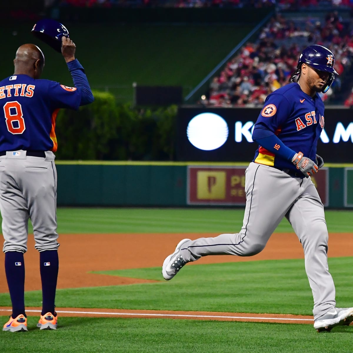 Houston Astros catcher Martín Maldonado reaches 10-year milestone