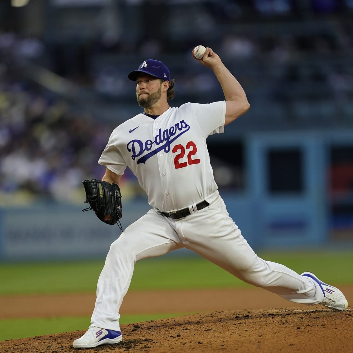 🤣 Dodgers Teammates imitate Clayton Kershaw's iconic pitching