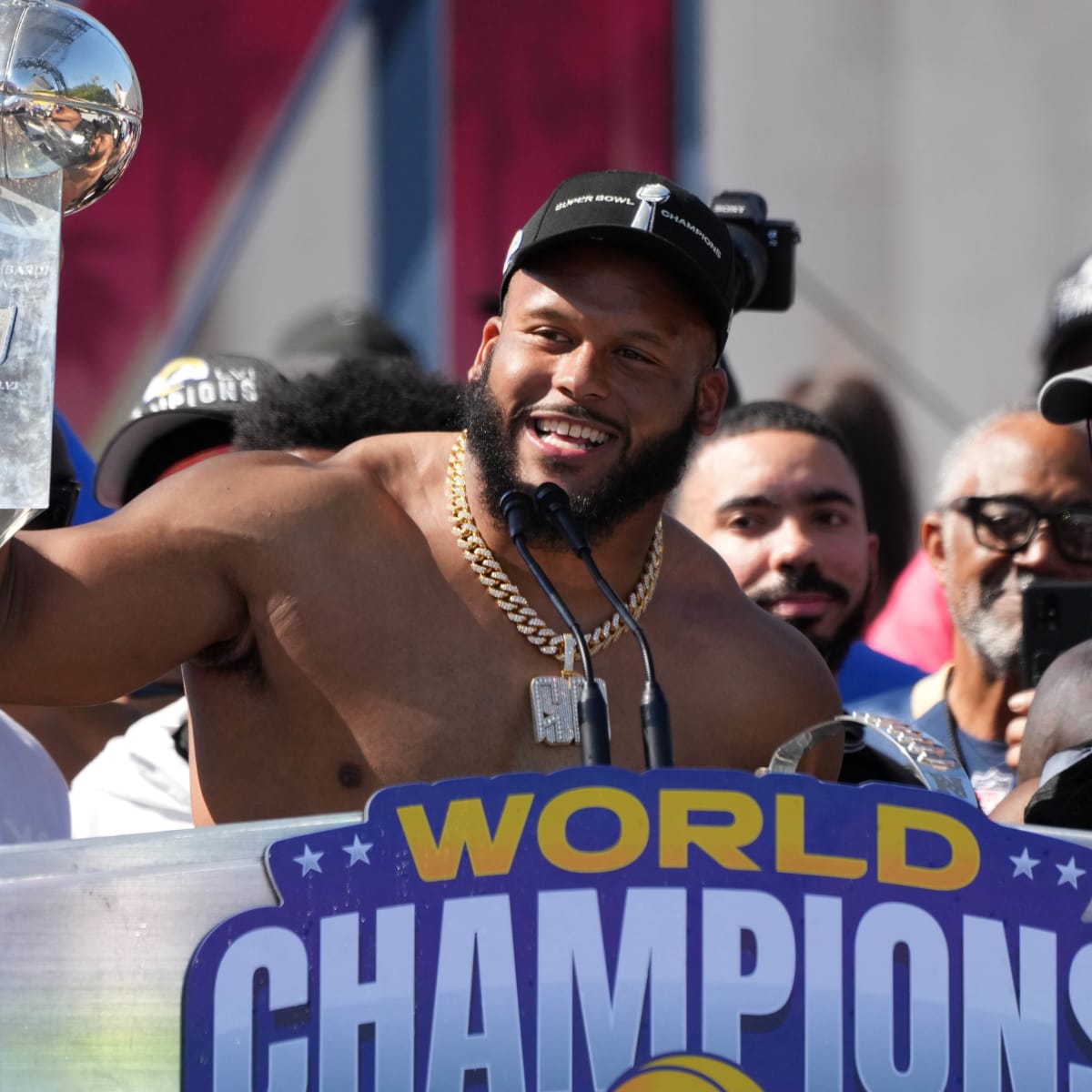 Los Angeles Rams DT Aaron Donald Says He Never Considered Retirement This  Offseason - Sports Illustrated LA Rams News, Analysis and More