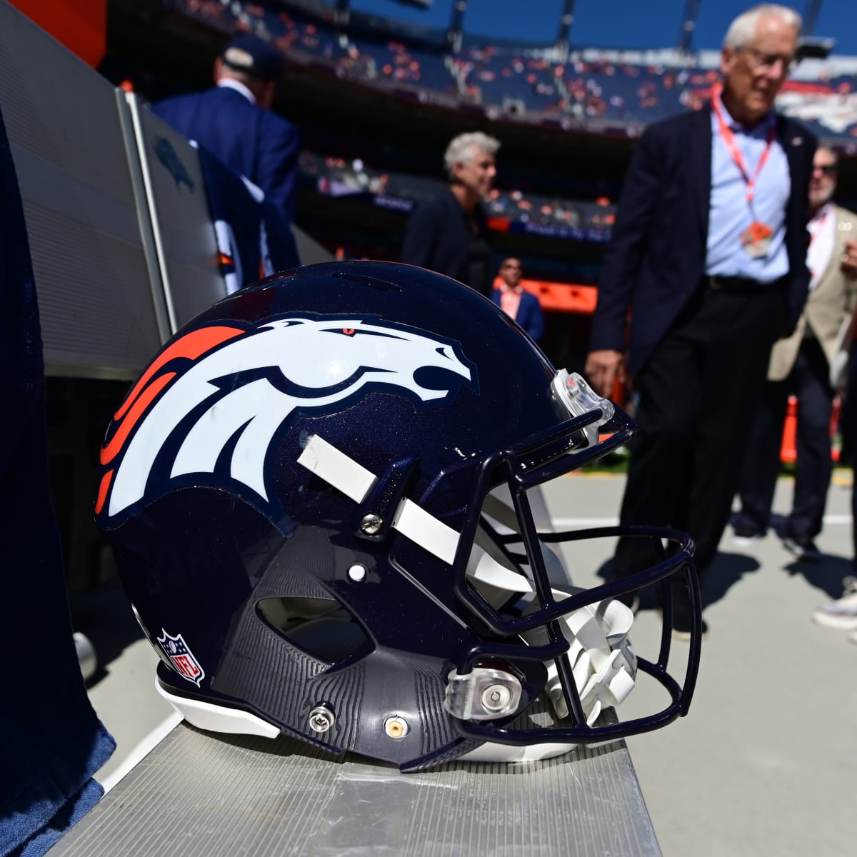 NFL to allow alternate helmets next year for first time since 2012