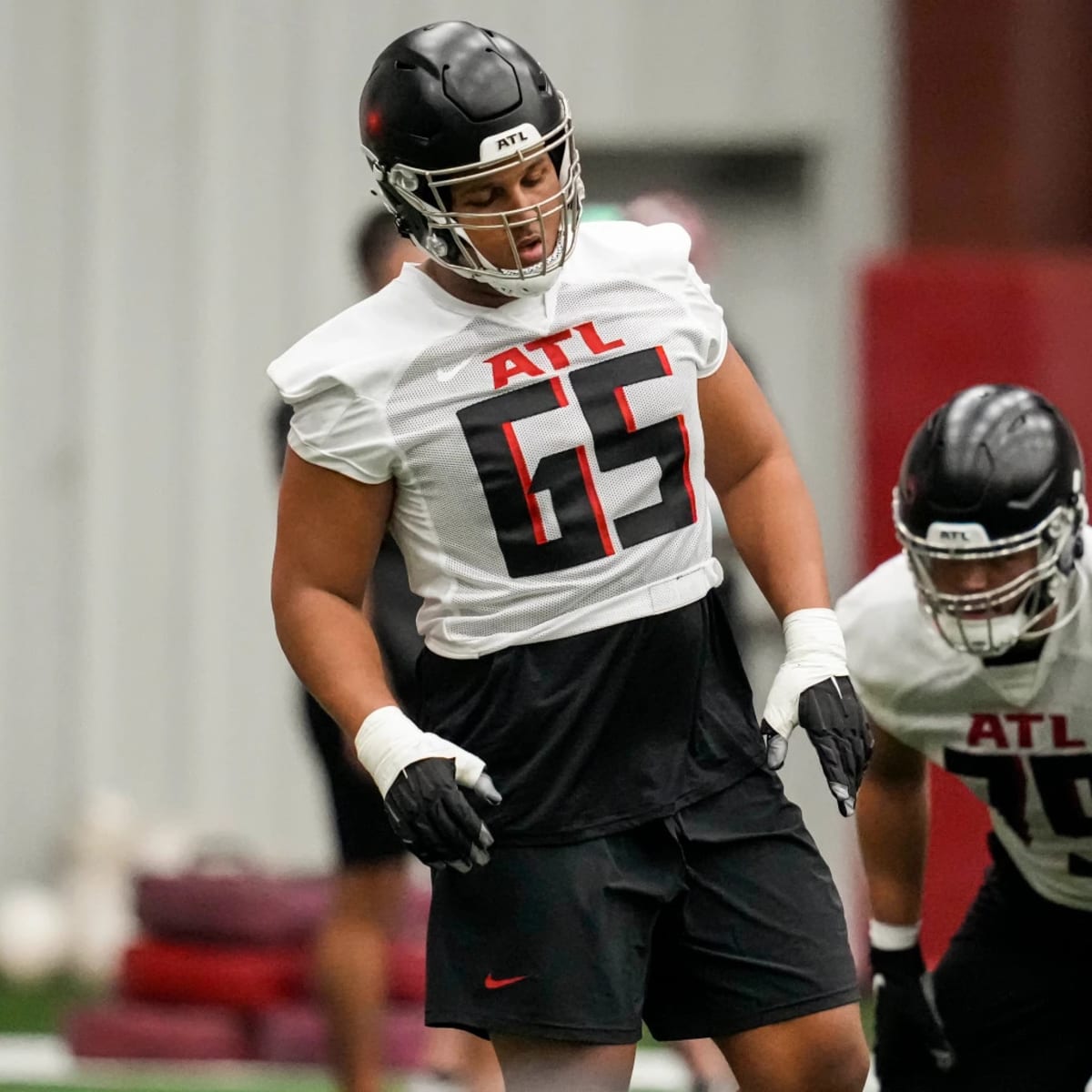 Canadian Matthew Bergeron likely to start for Falcons with guard Matt  Hennessy out