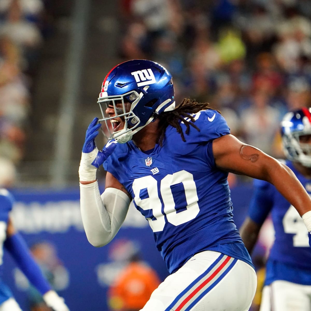 Giants' Azeez Ojulari is bulked up after rookie year: 'Hulk'