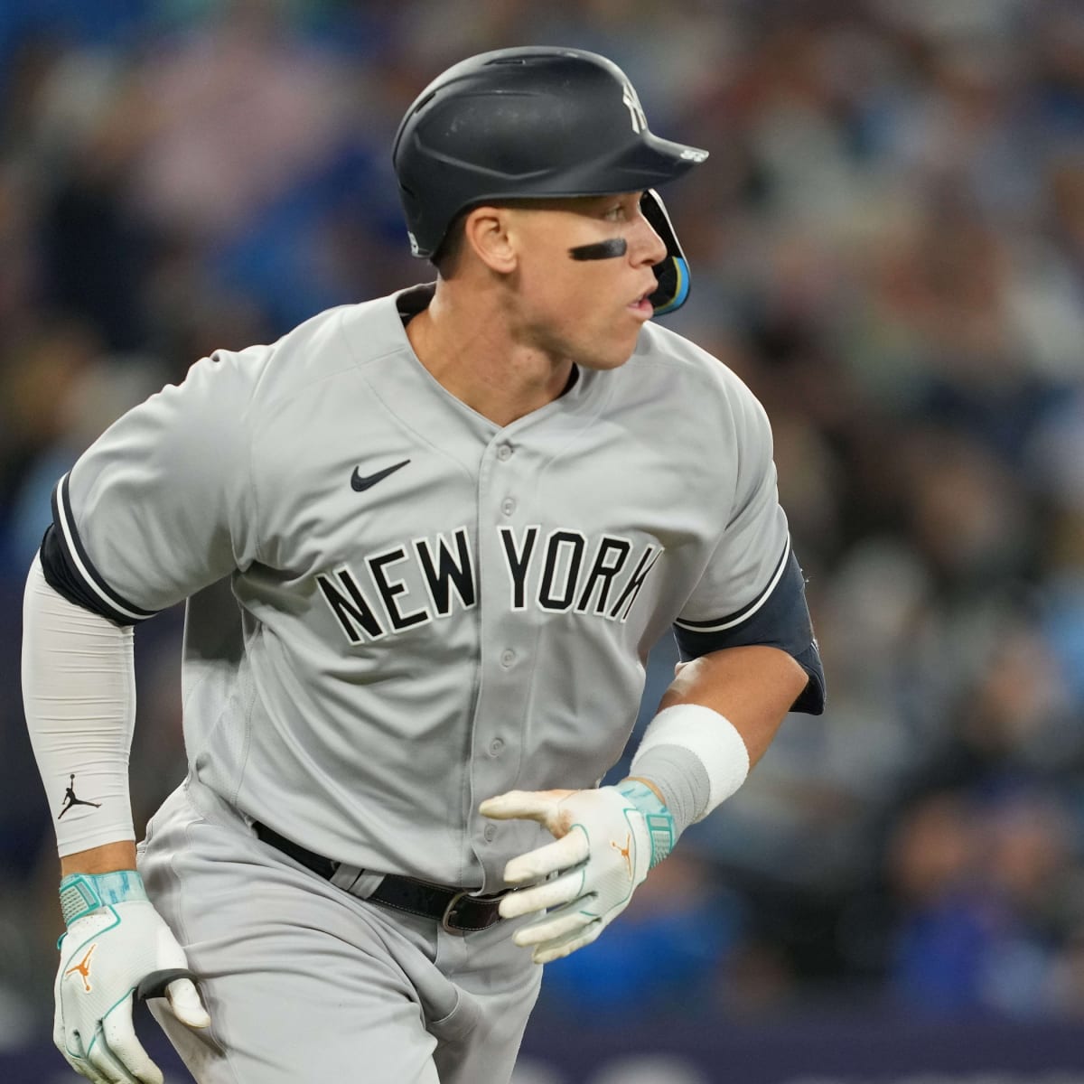 Aaron Judge's Mysterious Glances During At-Bat Puzzles Broadcasters -  Sports Illustrated