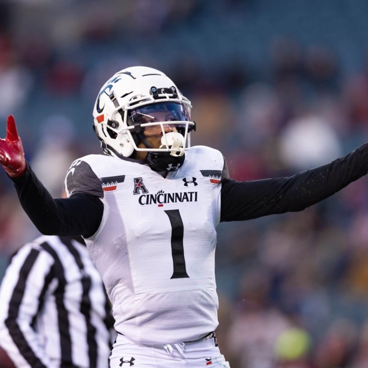 Wide receiver Tre Tucker of the Las Vegas Raiders drops a pass in the  News Photo - Getty Images