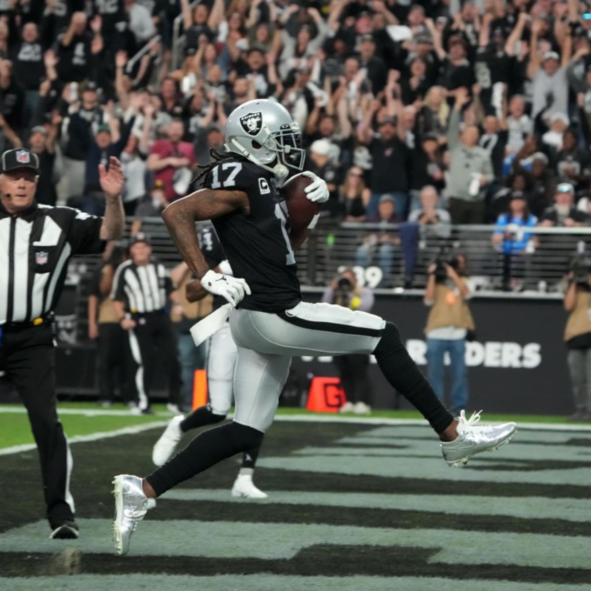 Las Vegas Raiders' Davante Adams praised by PFF - Sports Illustrated Las  Vegas Raiders News, Analysis and More