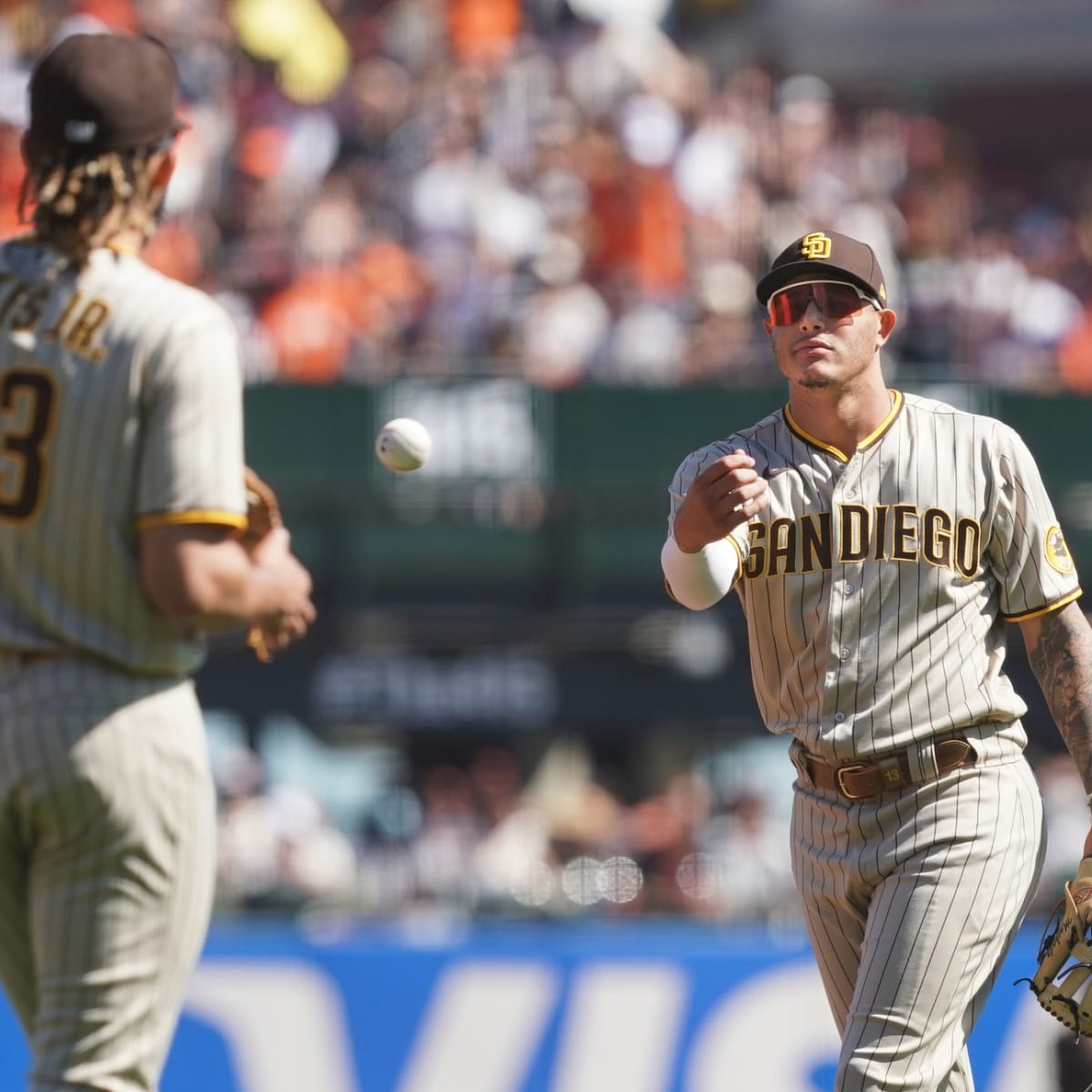 Padres' Manny Machado, Fernando Tatis Jr. scream at each other