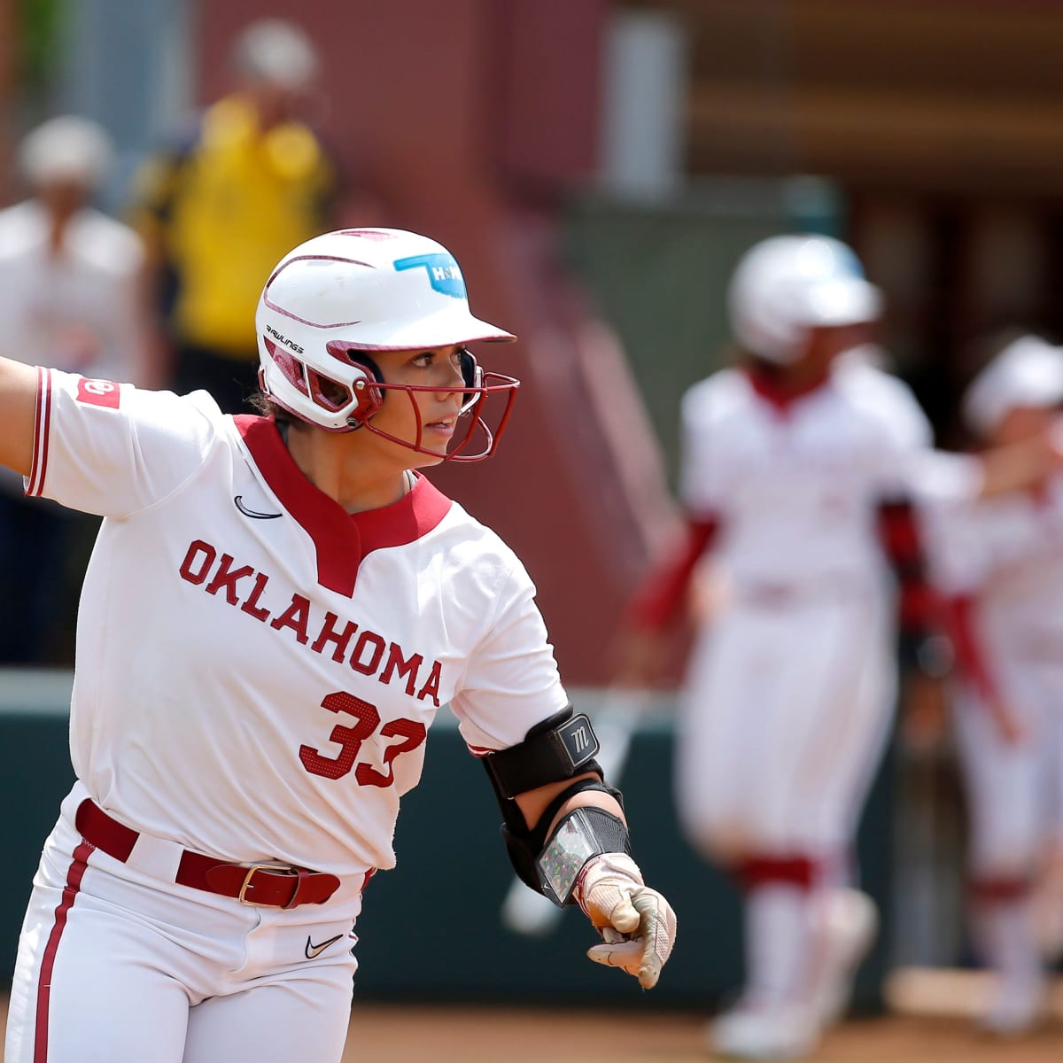 Why Oklahoma Catcher Kinzie Hansen is on a 'Mission' After Making Her  Season Debut - Sports Illustrated Oklahoma Sooners News, Analysis and More