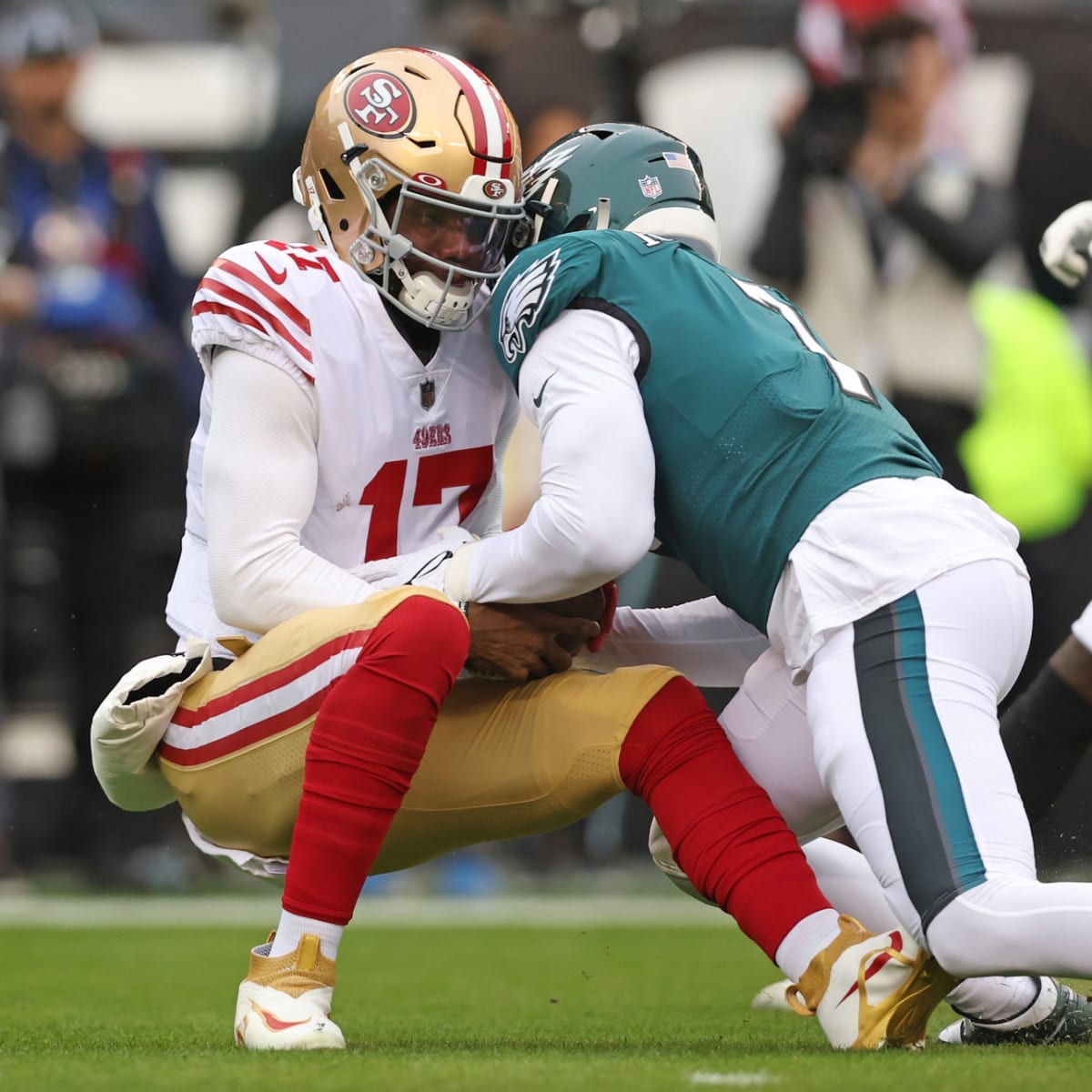 Super Bowl 2023: Eagles defense knocks out both 49ers QBs, leads