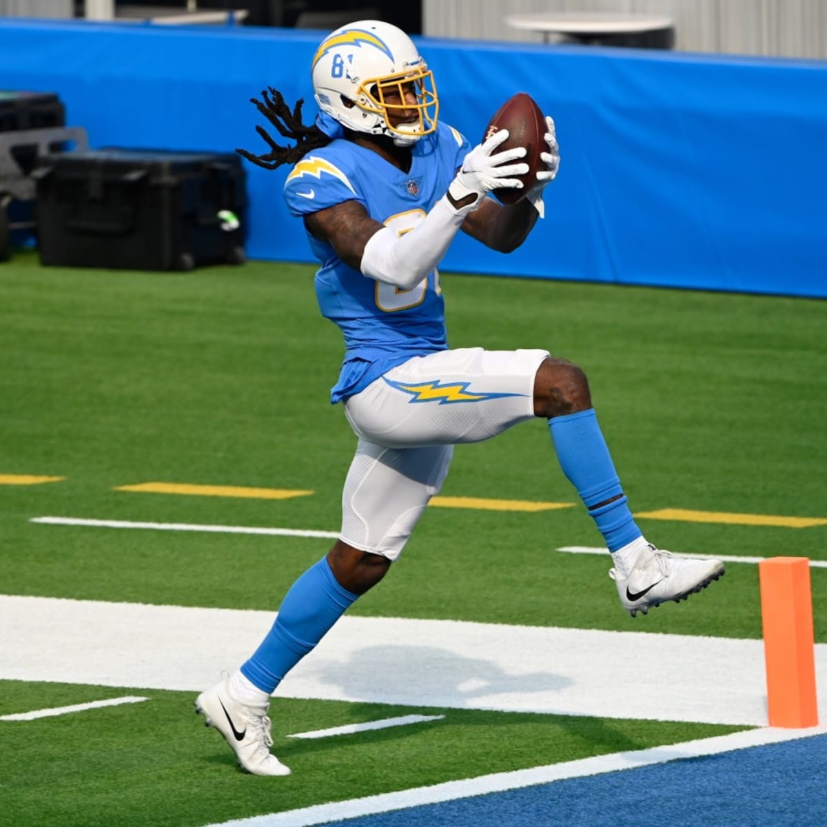 Los Angeles Chargers: First look at WR Mike Williams in uniform