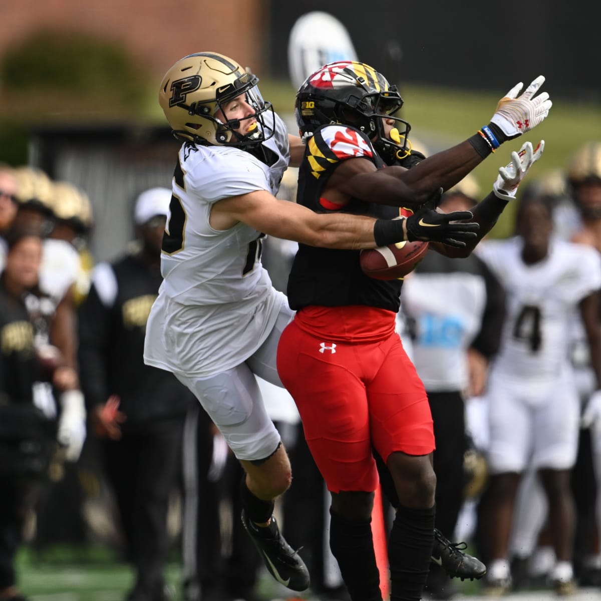 Raiders sign fourth-round pick Jakorian Bennett