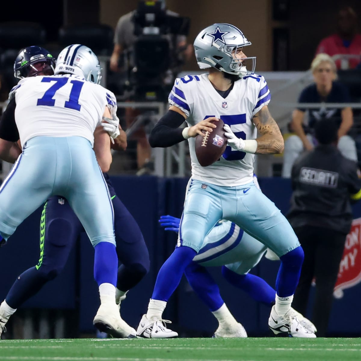 Dallas Cowboys - The Cowboys will get a key piece back for the run defense  and a new option in pass coverage for #DALvsTB. → bit.ly/3Xe4btn #Updates, Blockchain.com