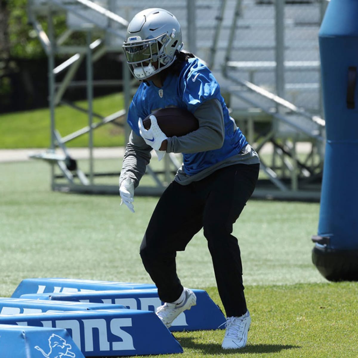 Jahmyr Gibbs looks like home-run threat for Detroit Lions' new-look running  game 