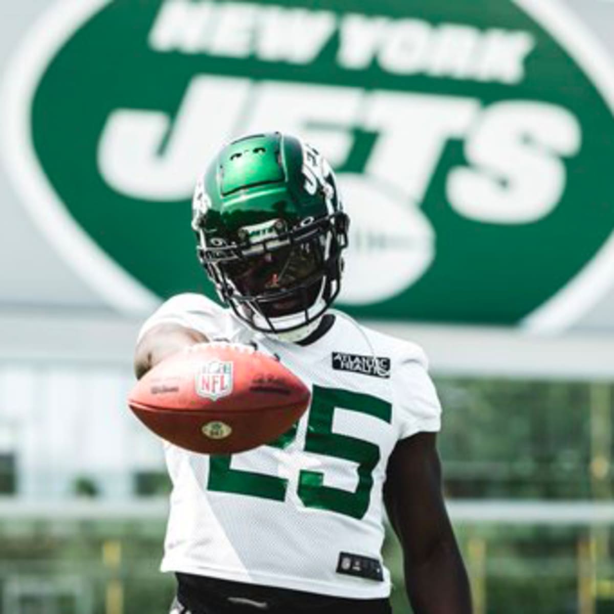 Jets Rookie Zonovan Knight 'in the Mix' for Roster Spot