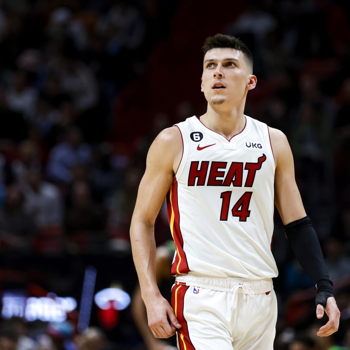 Bleacher Report - Tyler Herro working out in a shirt with