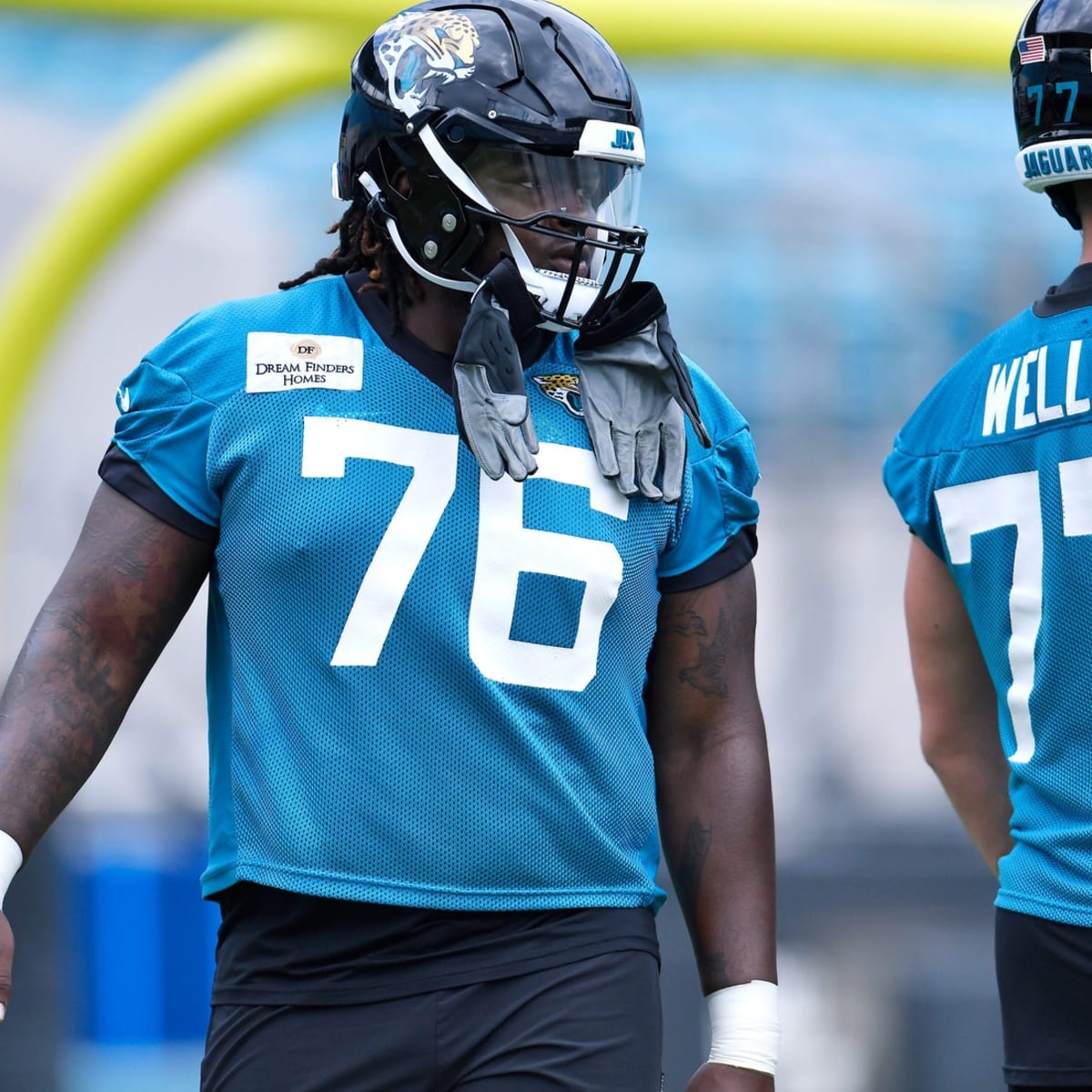 Jaguars rookie OT Anton Harrison leaning on veteran Brandon Scherff