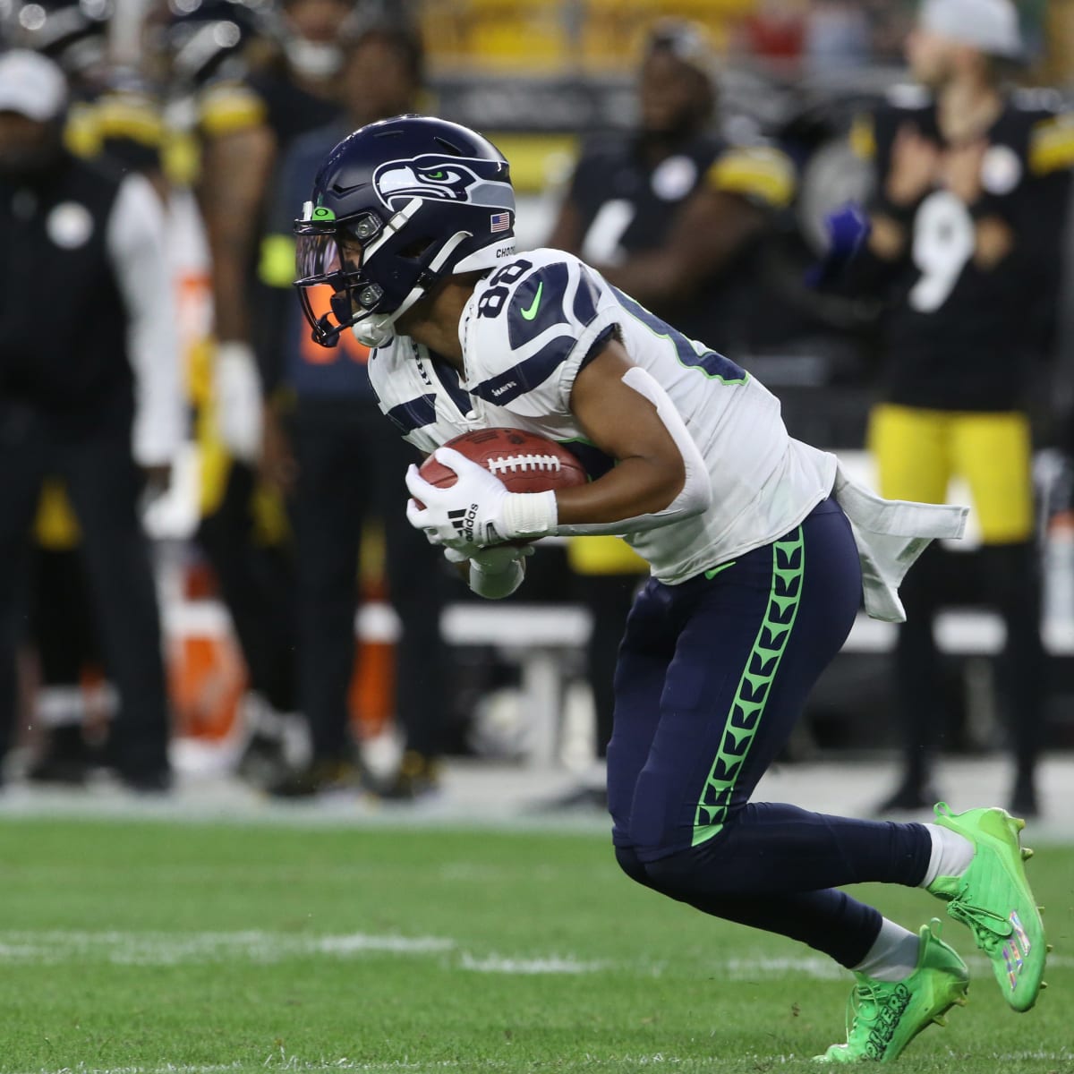 Seahawks Re-Sign WR Cody Thompson