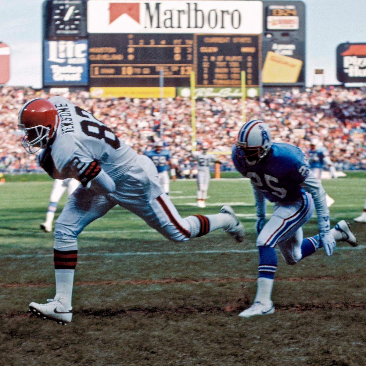 University of Houston to wear Oilers-like uniforms for Saturday's football  season opener – Houston Public Media