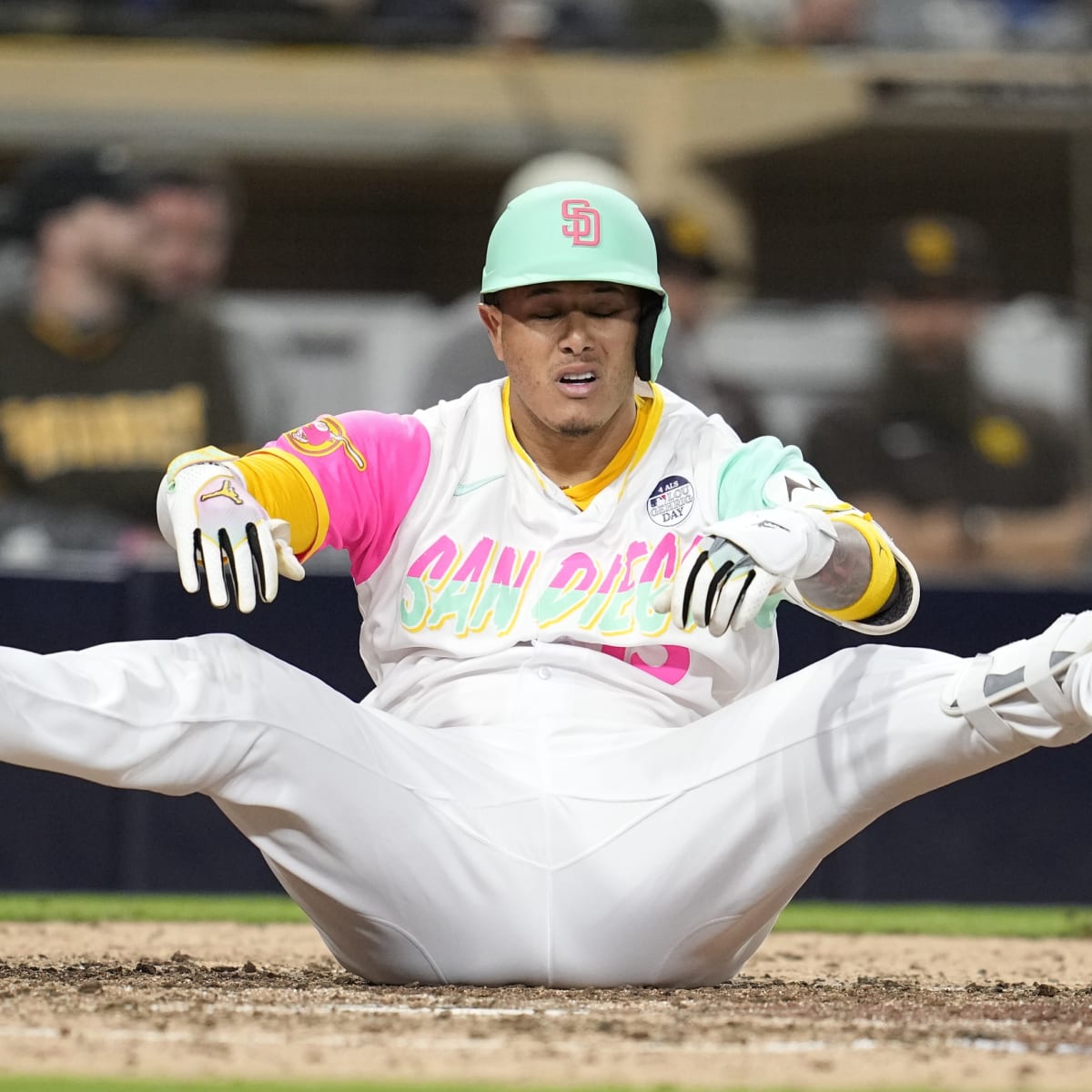 Padres fans by the thousands descend on Petco Park in Downtown for