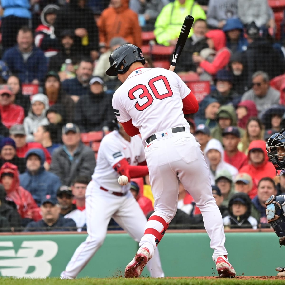 Red Sox sign outfielder Rob Refsnyder through 2024, with team option for  2025 - CBS Boston