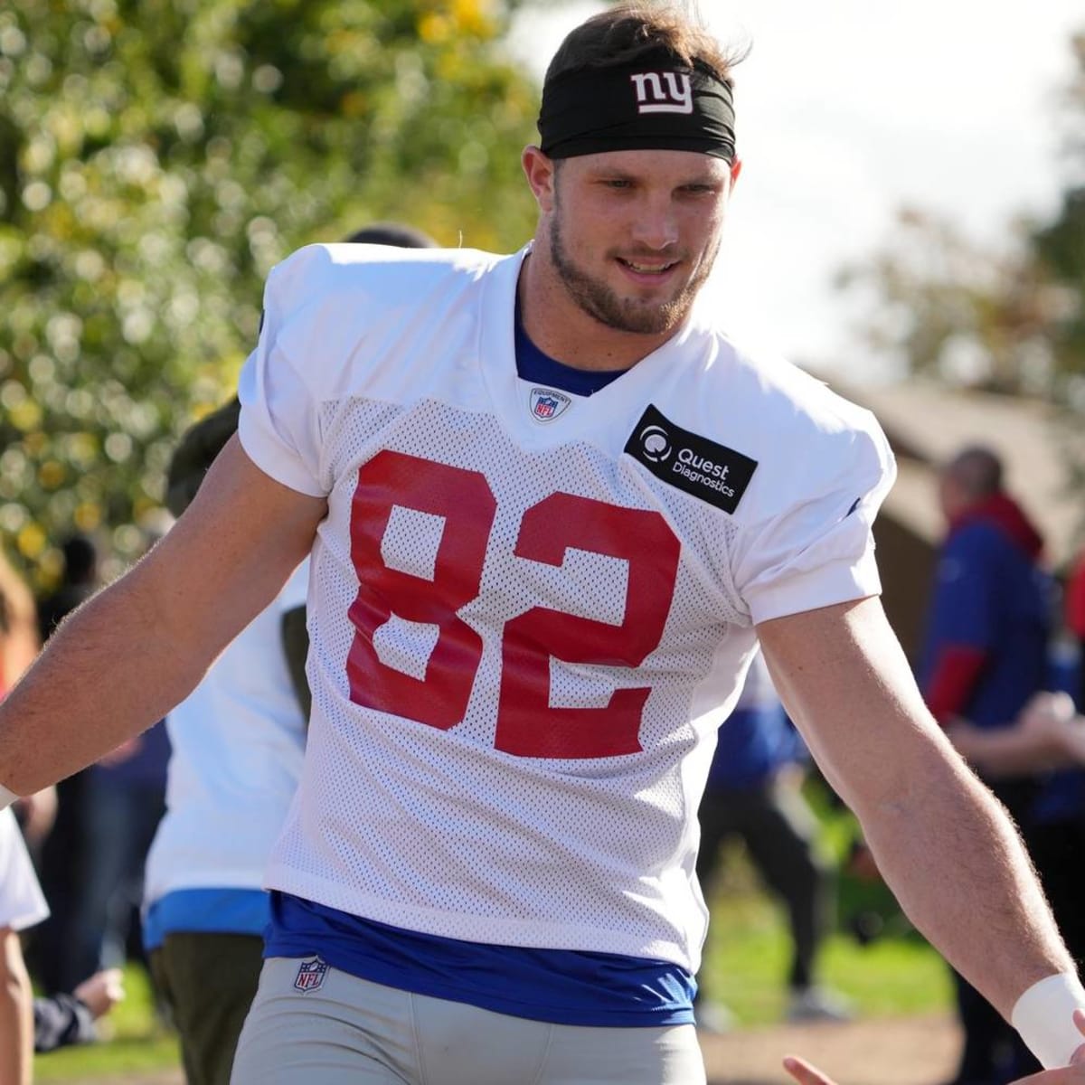 Daniel Bellinger: New York Giants TE Goes Viral for Bulging Biceps, Ripped  Physique - Sports Illustrated