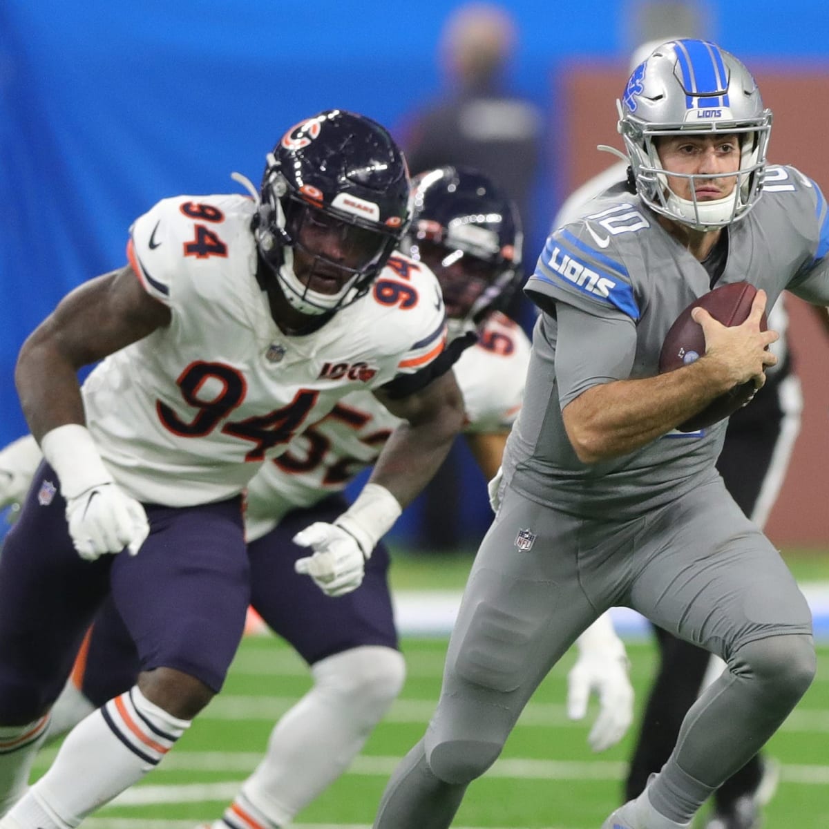 Bears LB Leonard Floyd leaves game on backboard after head/neck