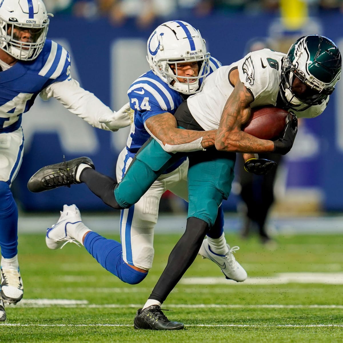 INDIANAPOLIS, IN - DECEMBER 18: Indianapolis Colts Cornerback Isaiah  Rodgers (34) defends during the NFL football game between the New England  Patriots and the Indianapolis Colts on December 18, 2021, at Lucas