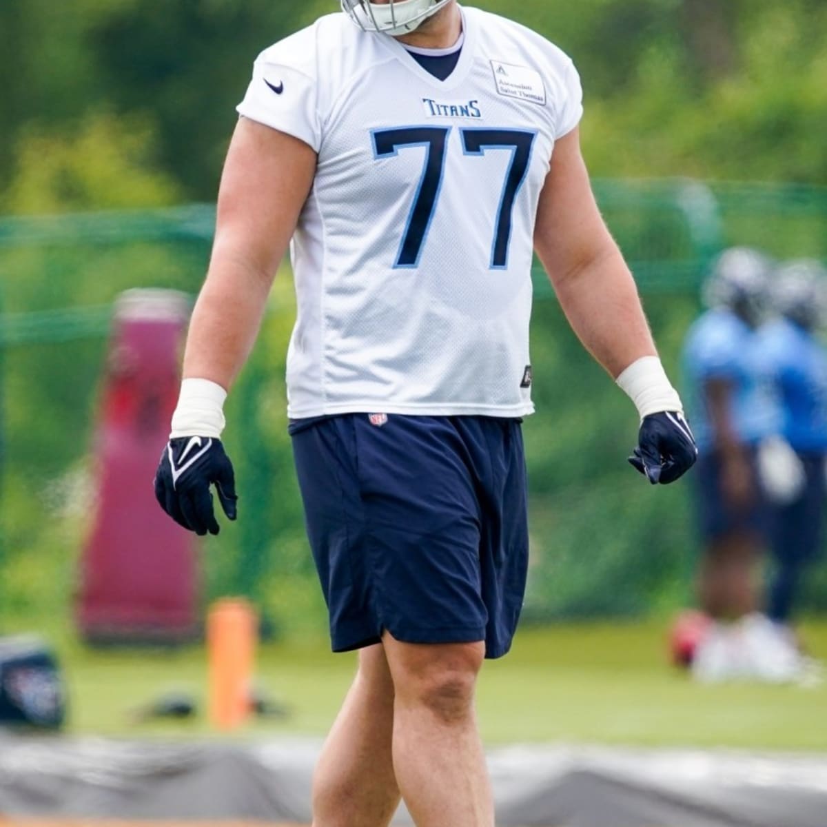 Titans take calculated risk with new left tackle - A to Z Sports