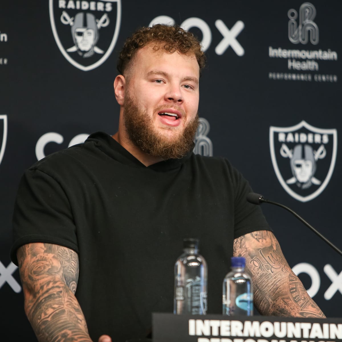 Raiders news: Las Vegas signs veteran offensive lineman Greg Van Roten -  Silver And Black Pride