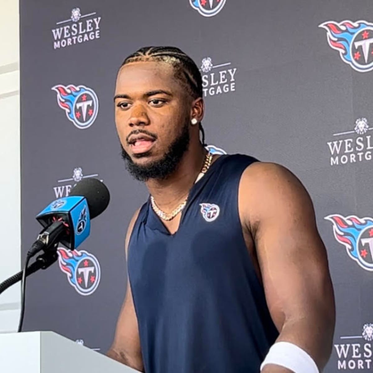 Tennessee Titans Sign Linebacker Azeez Al-Shaair According to Report -  Sports Illustrated Tennessee Titans News, Analysis and More