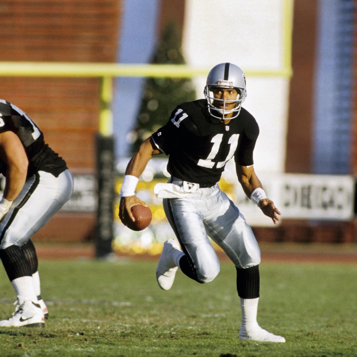 Vince Evans was steadfast on playing quarterback in the pros