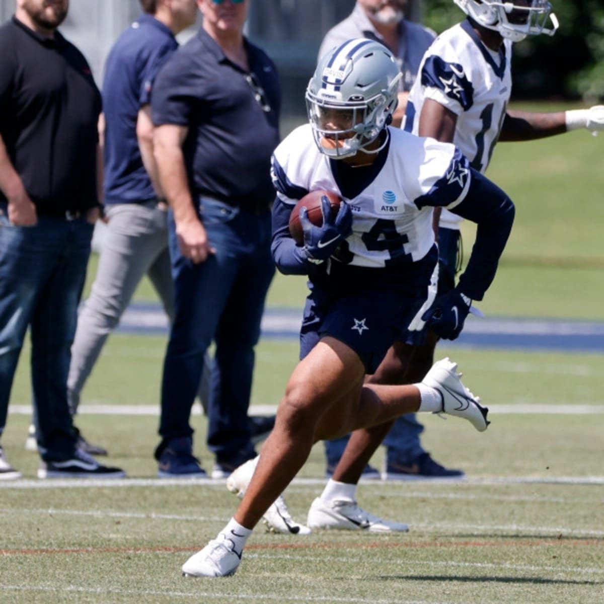 Cowboys sign rookie RB Malik Davis to 53 roster after Zeke Elliott's injury