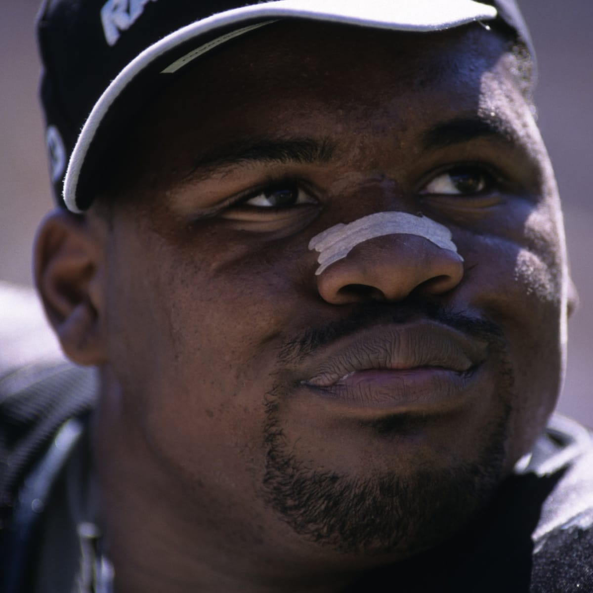 Darrell Russell Topps 2000 Oakland Raiders Defensive Tackle 2