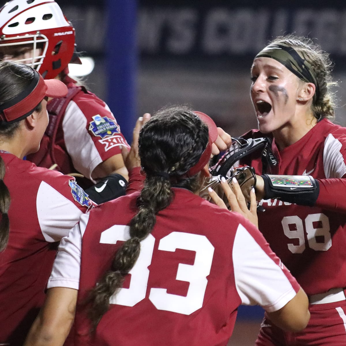 Why Oklahoma Catcher Kinzie Hansen is on a 'Mission' After Making Her  Season Debut - Sports Illustrated Oklahoma Sooners News, Analysis and More