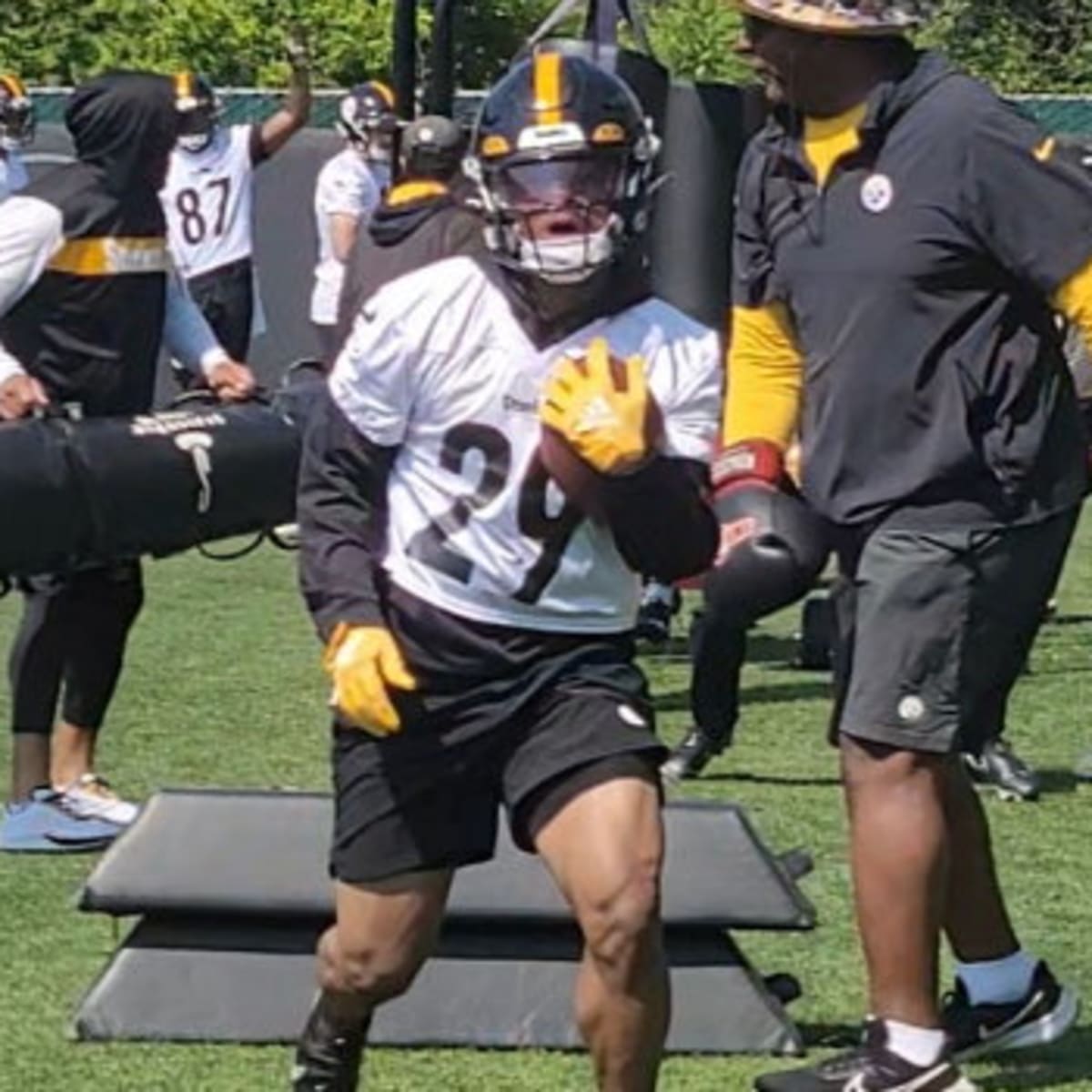 Steelers' undrafted rookie trying to make own path