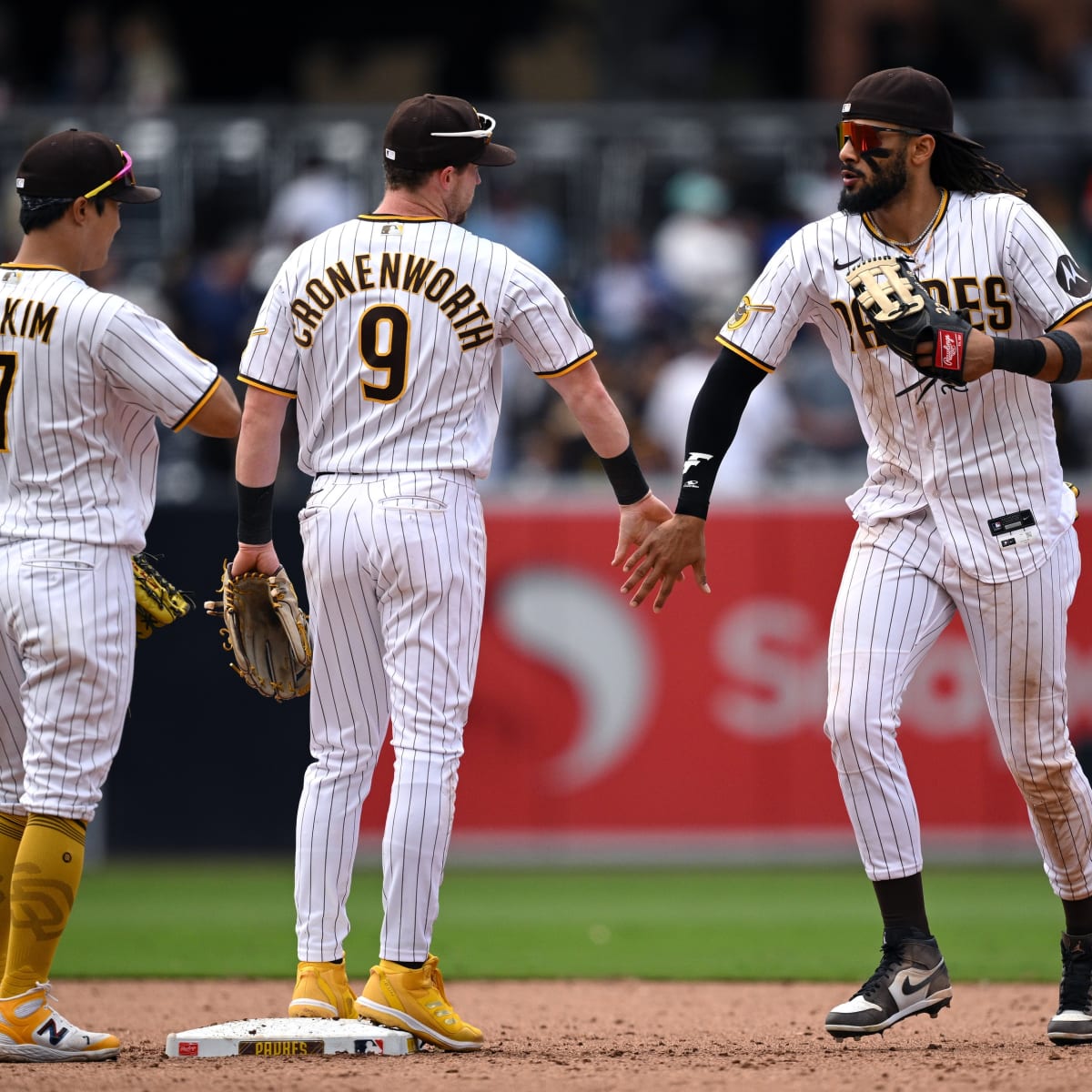 Padres' Fernando Tatis Jr., Ha-Seong Kim named Gold Glove