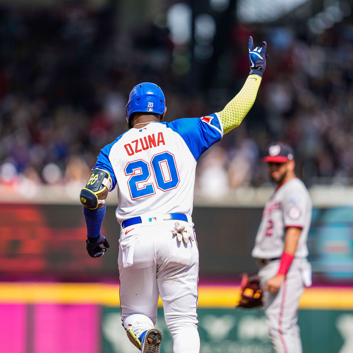 WATCH: Marcell Ozuna crushes a home run to center field to give the Braves  a 5-3 lead - Sports Illustrated Atlanta Braves News, Analysis and More