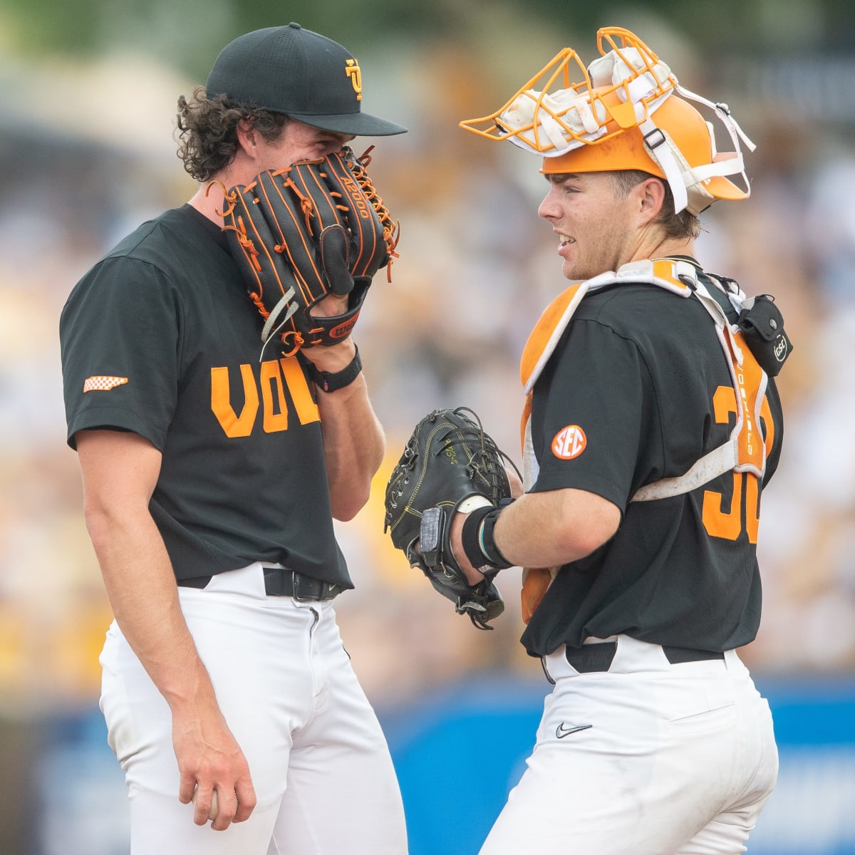 Dickey emerges as offensive force as Tennessee sweeps Iona, Baseball